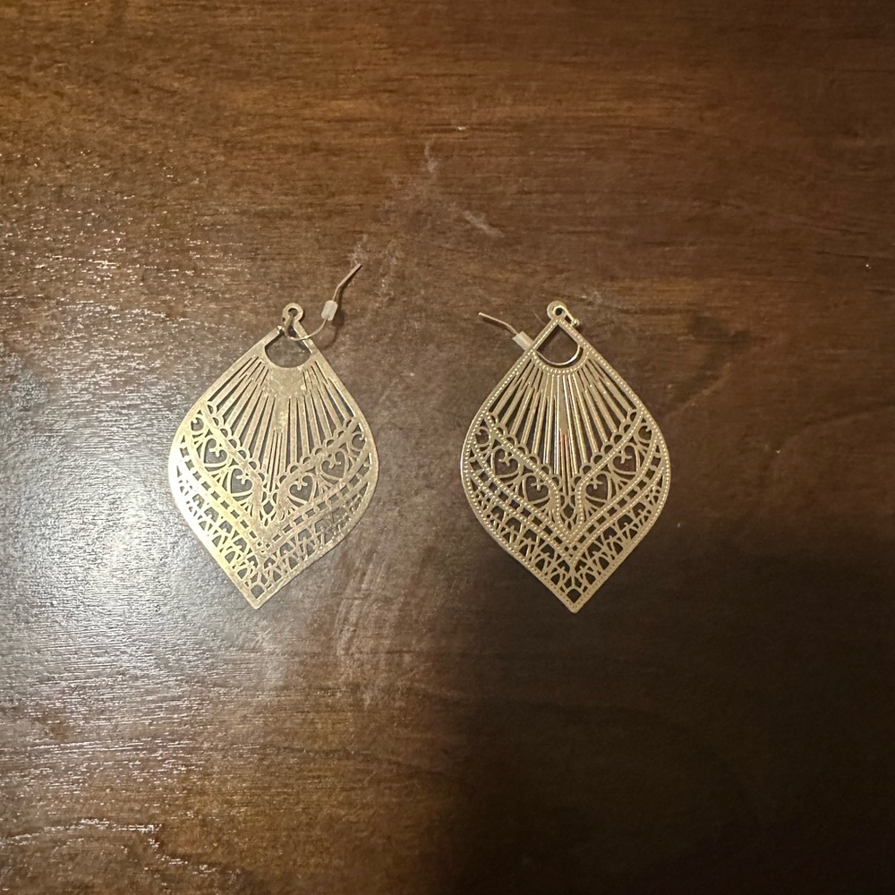 Elegant Gold Filigree Earrings